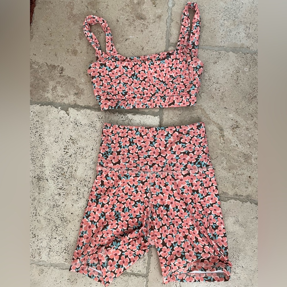 Strut! Flower Set - Sports Bra & Biker Short - Women’s Size Small